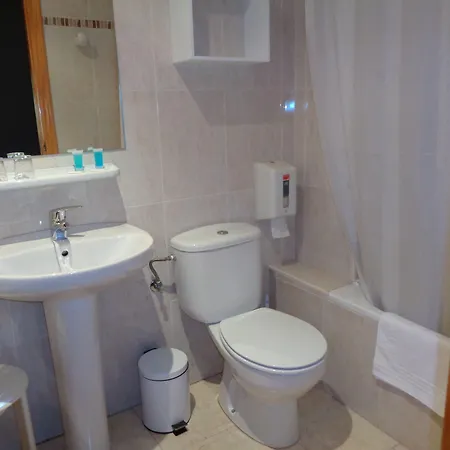 El Retiro 3*